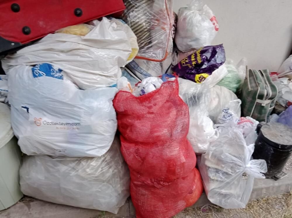 50 ton çöp çıkarılan evde tekrar atık birikiyor
