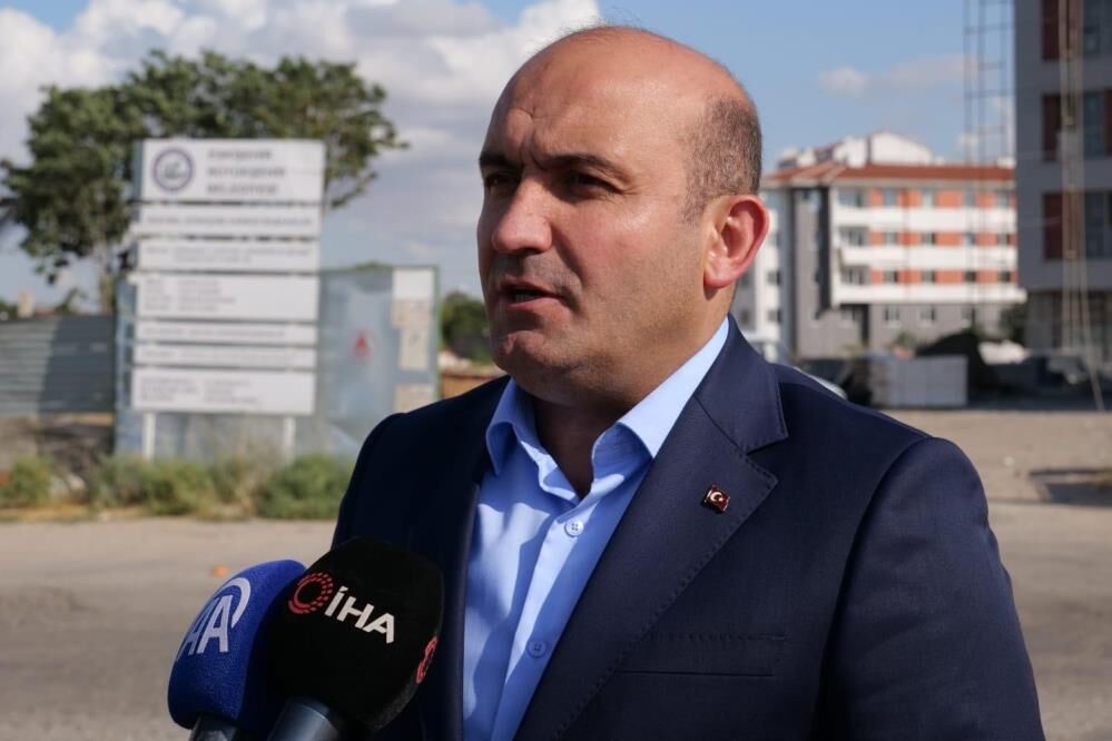 "25 yılda 24 tane daireyi bitiremediniz"