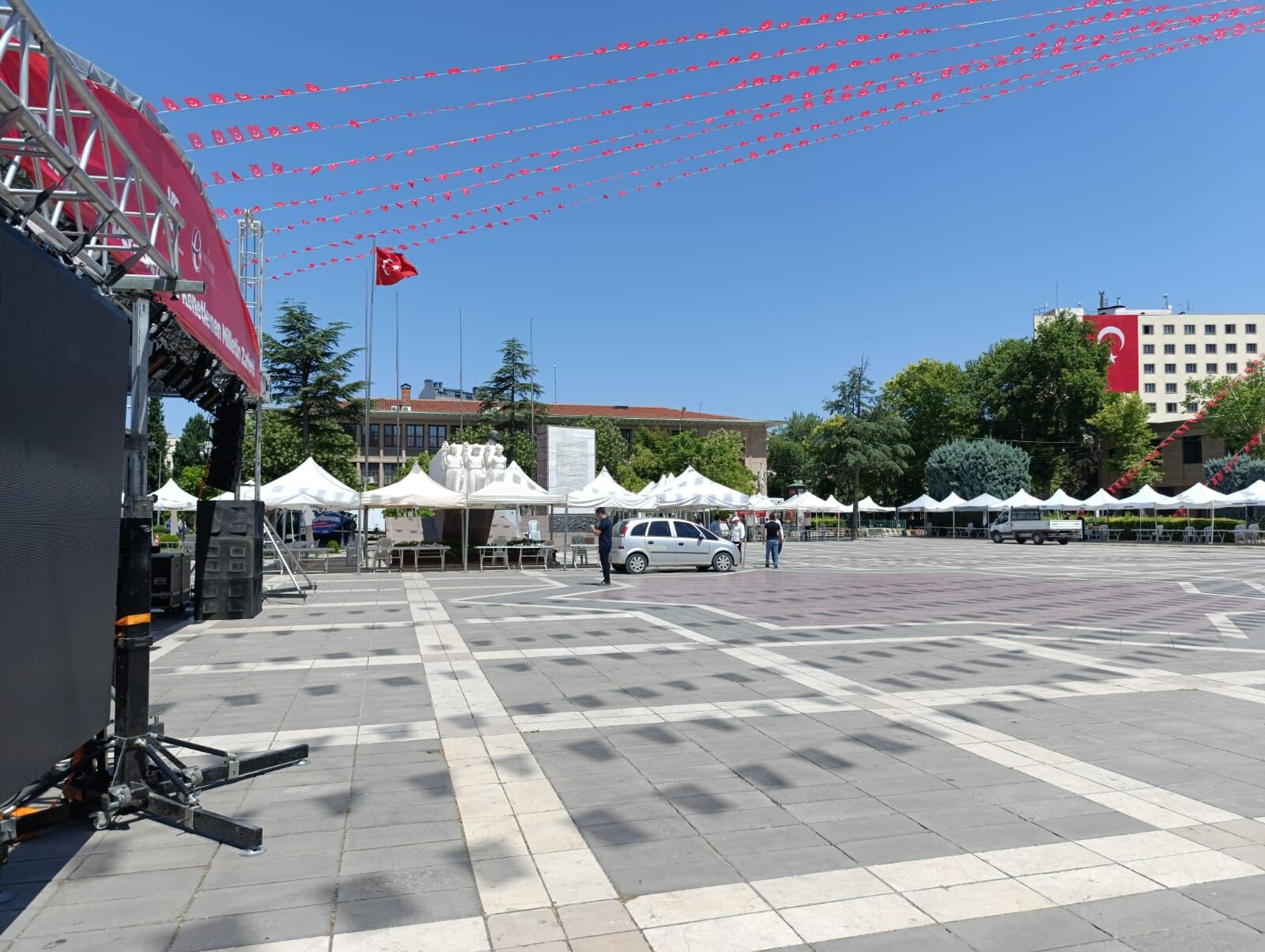 Vilayet Meydanı'nda 15 Temmuz Programı hazırlıkları başladı
