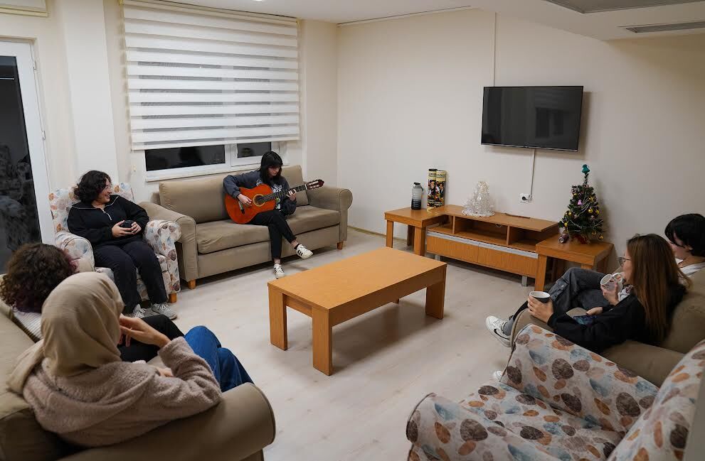 Öğrencilere sıcak bir aile ortamı