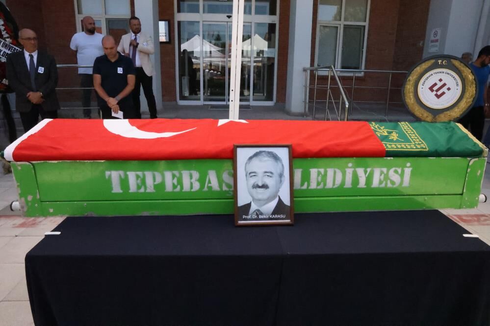 Prof. Dr. Karasu son yolculuğuna uğurlandı