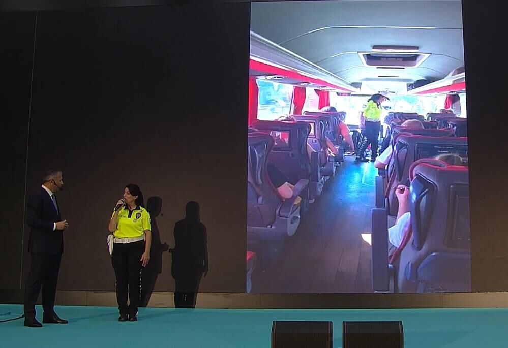Yaptığı uyarı ile facianın önüne geçen polis Nihal Uzpeder tebrik edildi