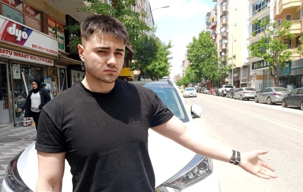 Sürekli kazaların yaşandığı caddedeki esnaf yetkililere seslendi