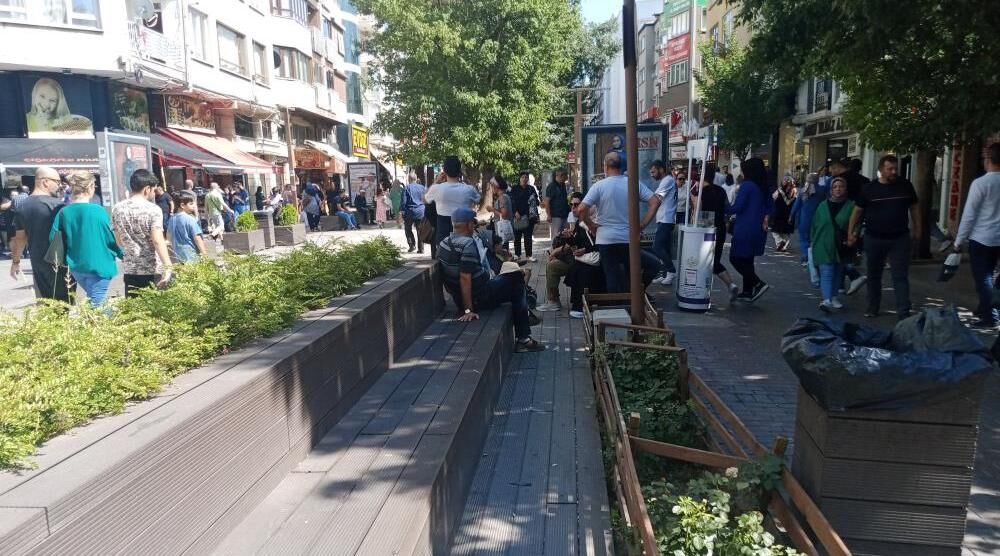 Vatandaş gölgelere sığındı