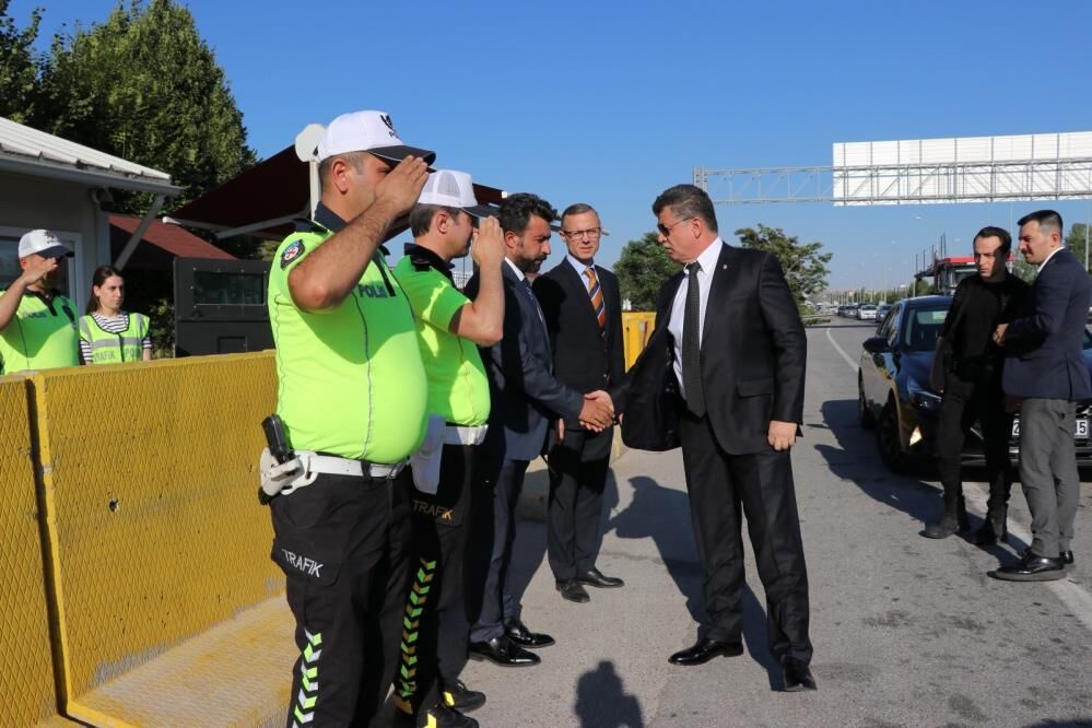 İl Emniyet Müdürü Ağırlar görevli personel ve vatandaşların bayramını kutladı