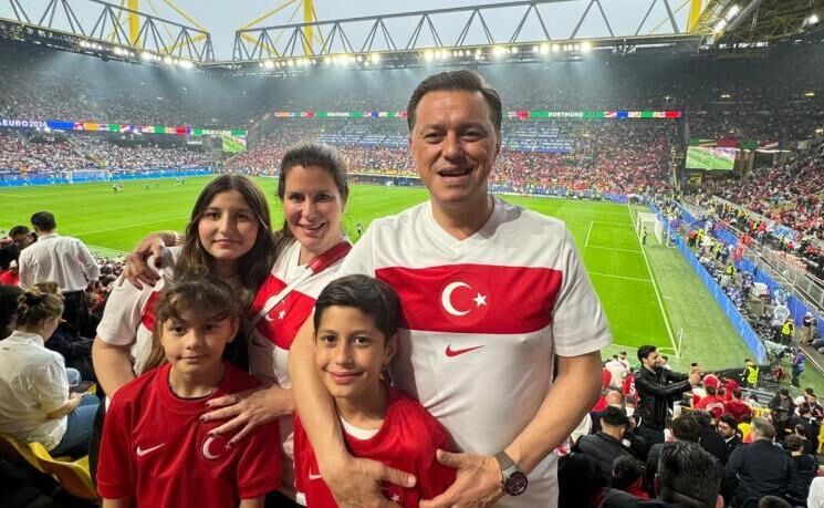 Nebi Hatipoğlu: Türk Milli Takımı nerede, Hatipoğlu ailesi orada