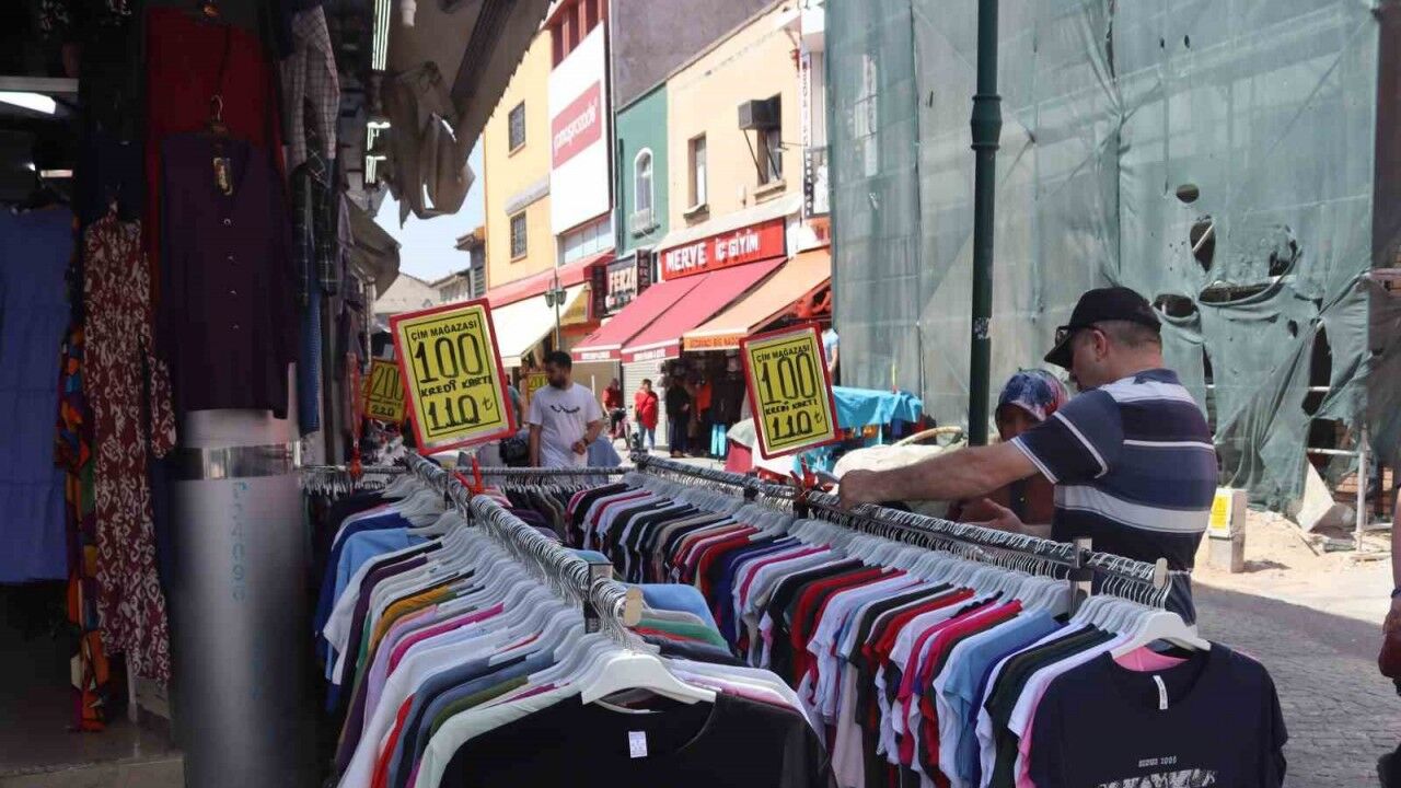 Eskişehir’de sıcak hava ile birlikte kıyafet tercihleri değişiyor