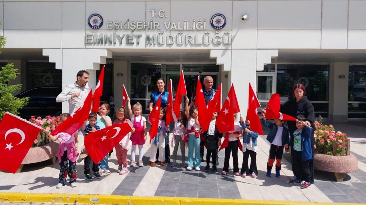 Anaokulu öğrencileri İl Emniyet Müdürlüğü’nü ziyaret etti