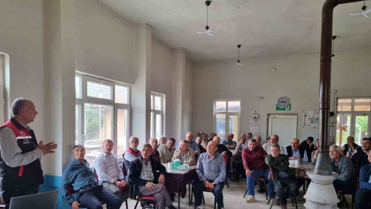 Eskişehir’de yaprağı yenen sebzelerde kalıntıyla mücadele eğitimi sürüyor