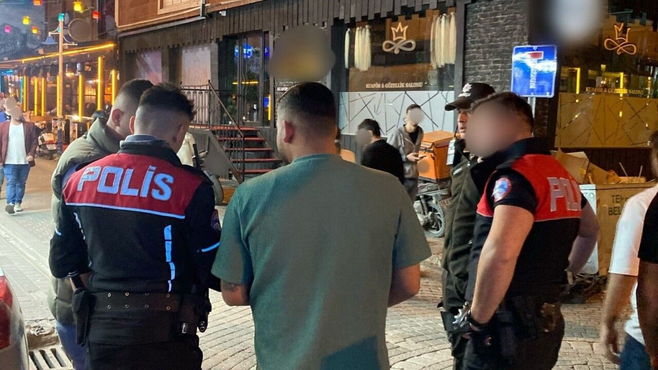 Alkollü eğlence mekanlarının çevresinde polis ekiplerince denetim yapıldı