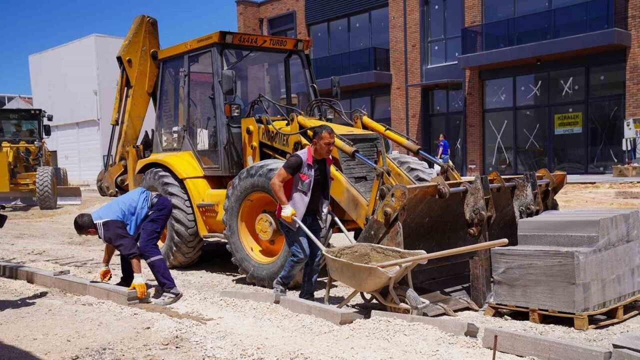 Tepebaşı’nda üstyapı çalışmaları sürüyor
