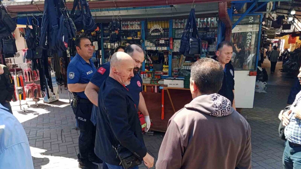 Yaşlı adam yürürken çarptığı ailedeki erkek tarafından darp edildi
