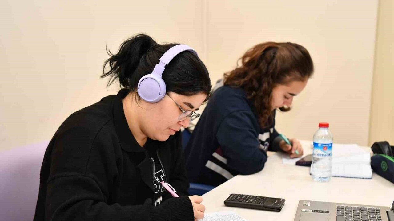 Gençlik Merkezi 7/24 öğrencilere hizmet veriyor