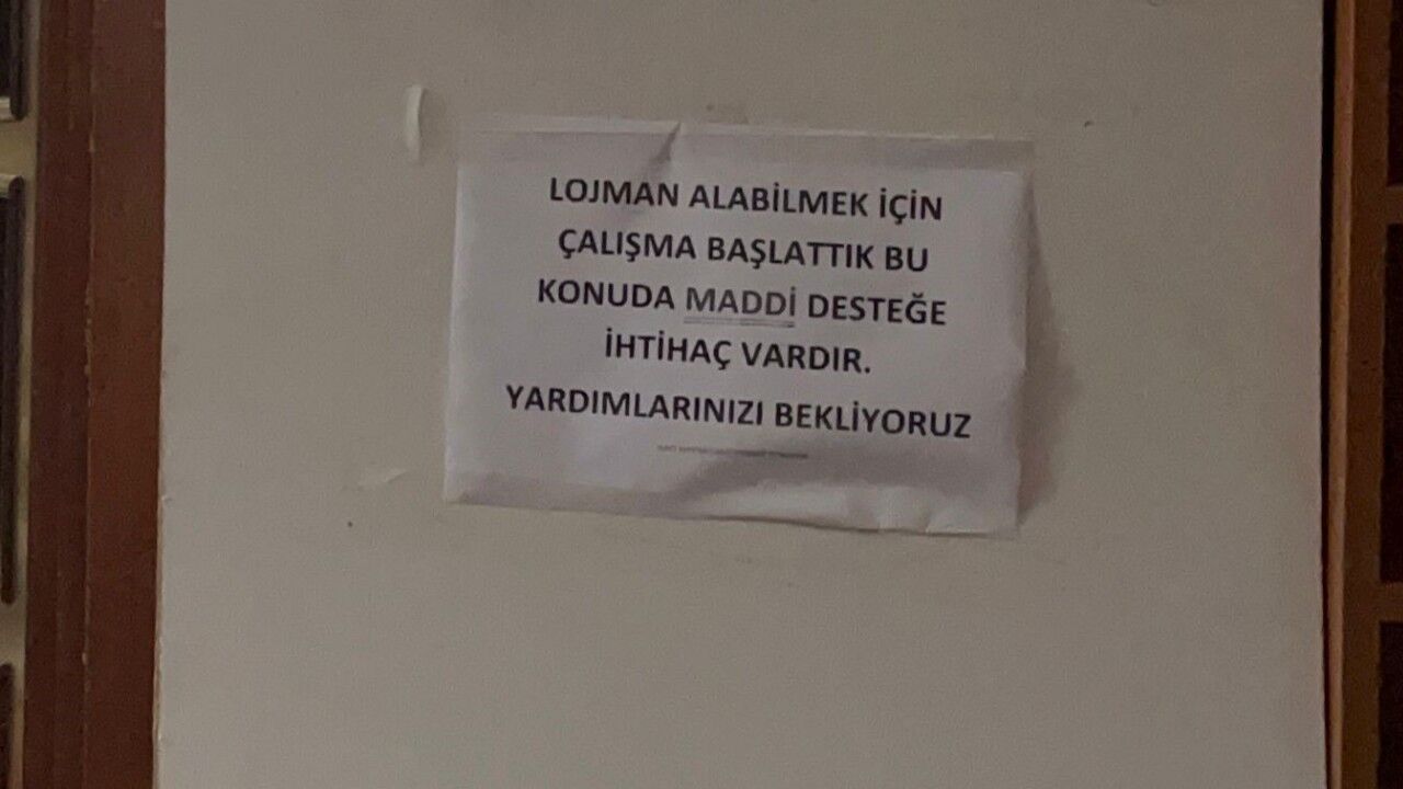 Ev olmadan gelmem diyen müezzine çareyi cemaatte aradılar
