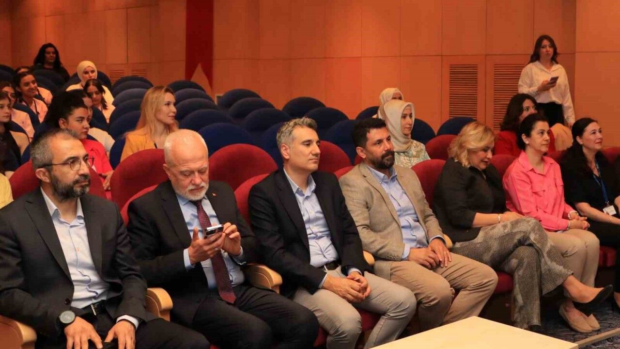 ESOGÜ’de ’Güvenli Annelik Uygulamaları’ konferansı düzenlendi