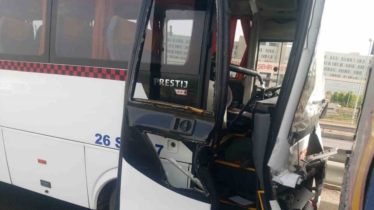 İşçi servisi tıra çarptı, 8 kişi yaralandı