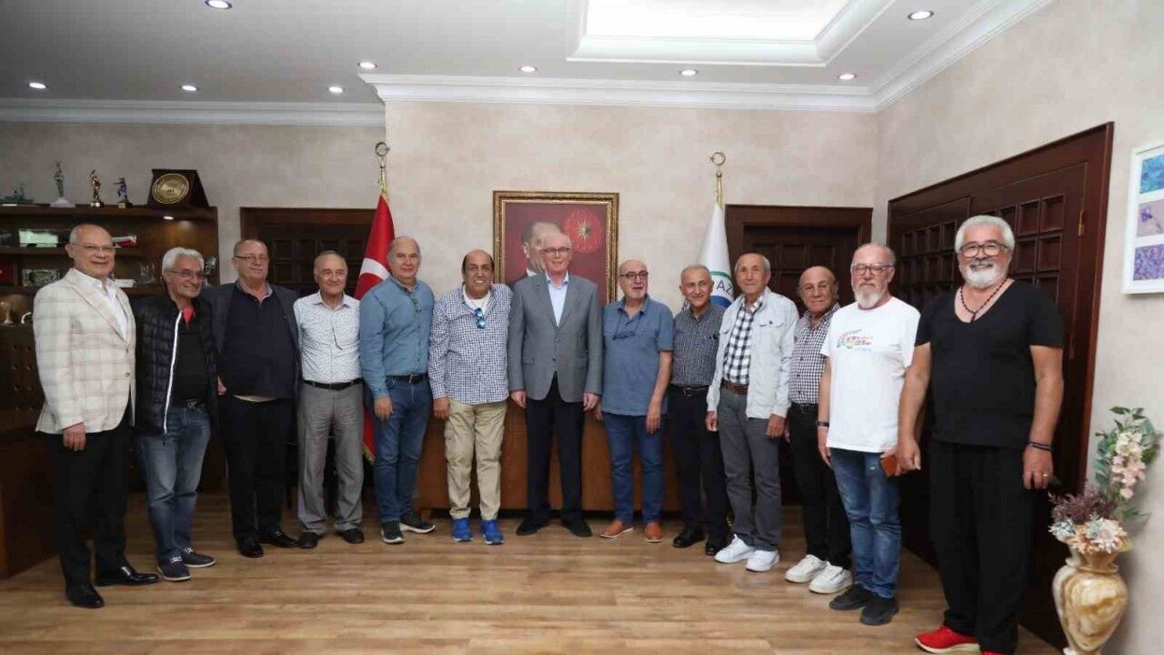 Hababam Sınıfı’nın oyuncuları Başkan Kurt’u ziyaret etti