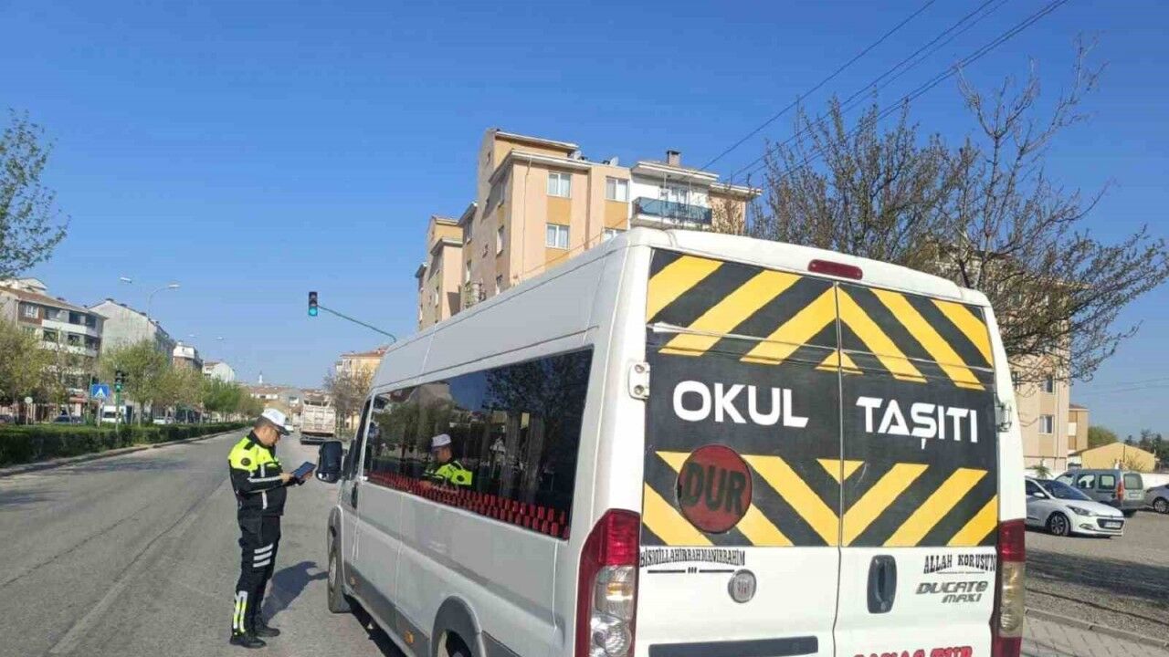 Polis ve jandarma ekiplerinden okul çevreleri ile servislere yönelik denetim