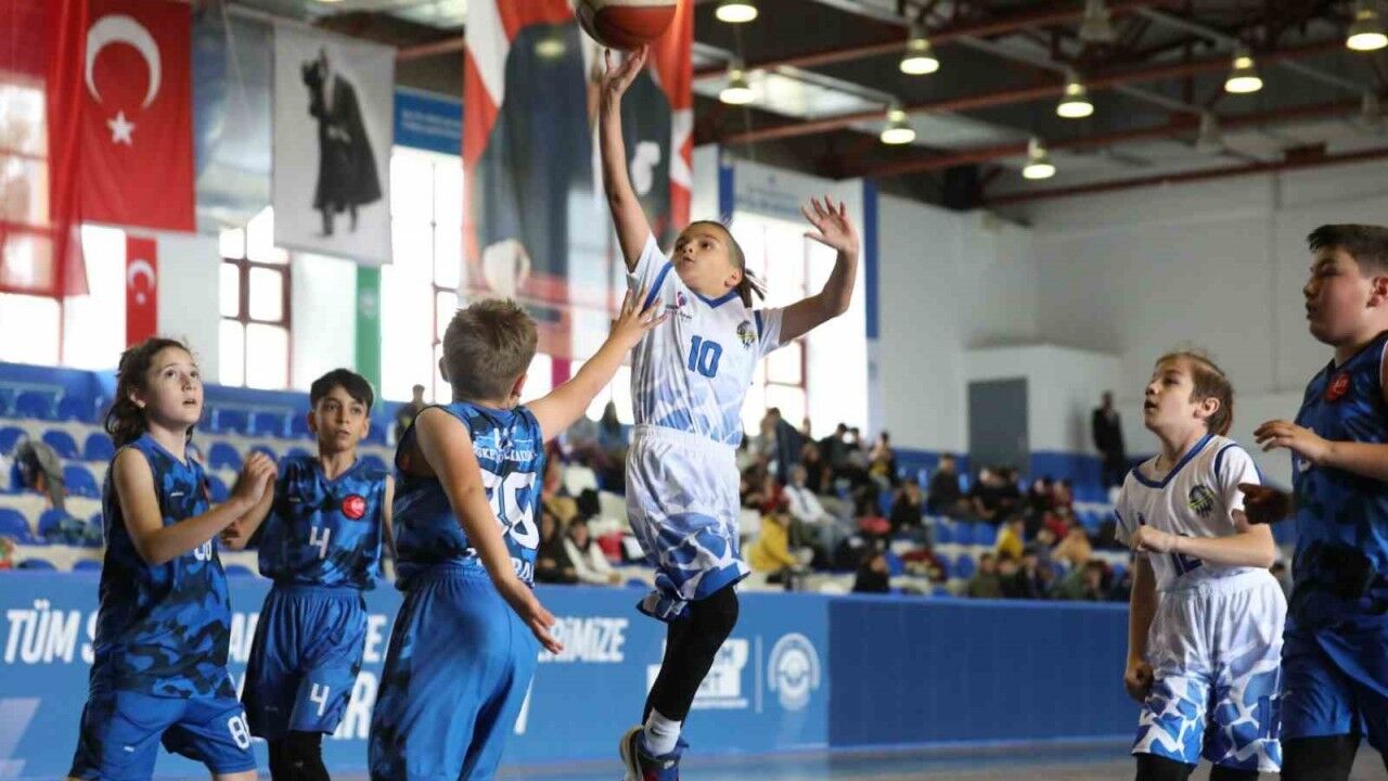 Odunpazarı Belediyesi, 19 Mayıs Spor Şenliği ile genç basketbolcuları buluşturdu