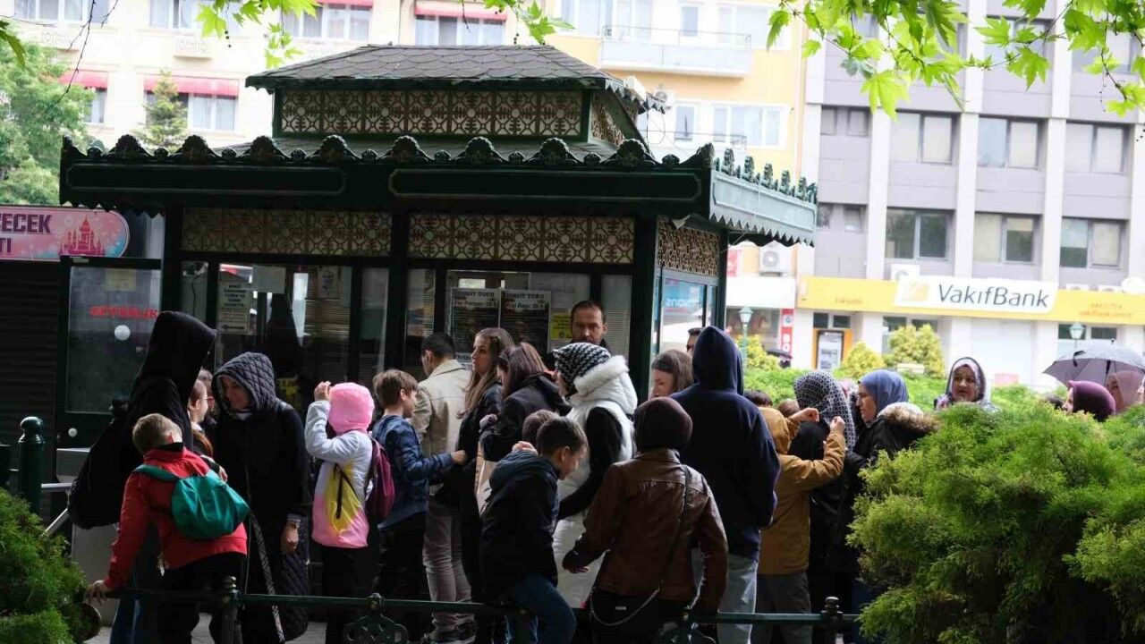 Hintli turistler Eskişehir’e hayran kaldı