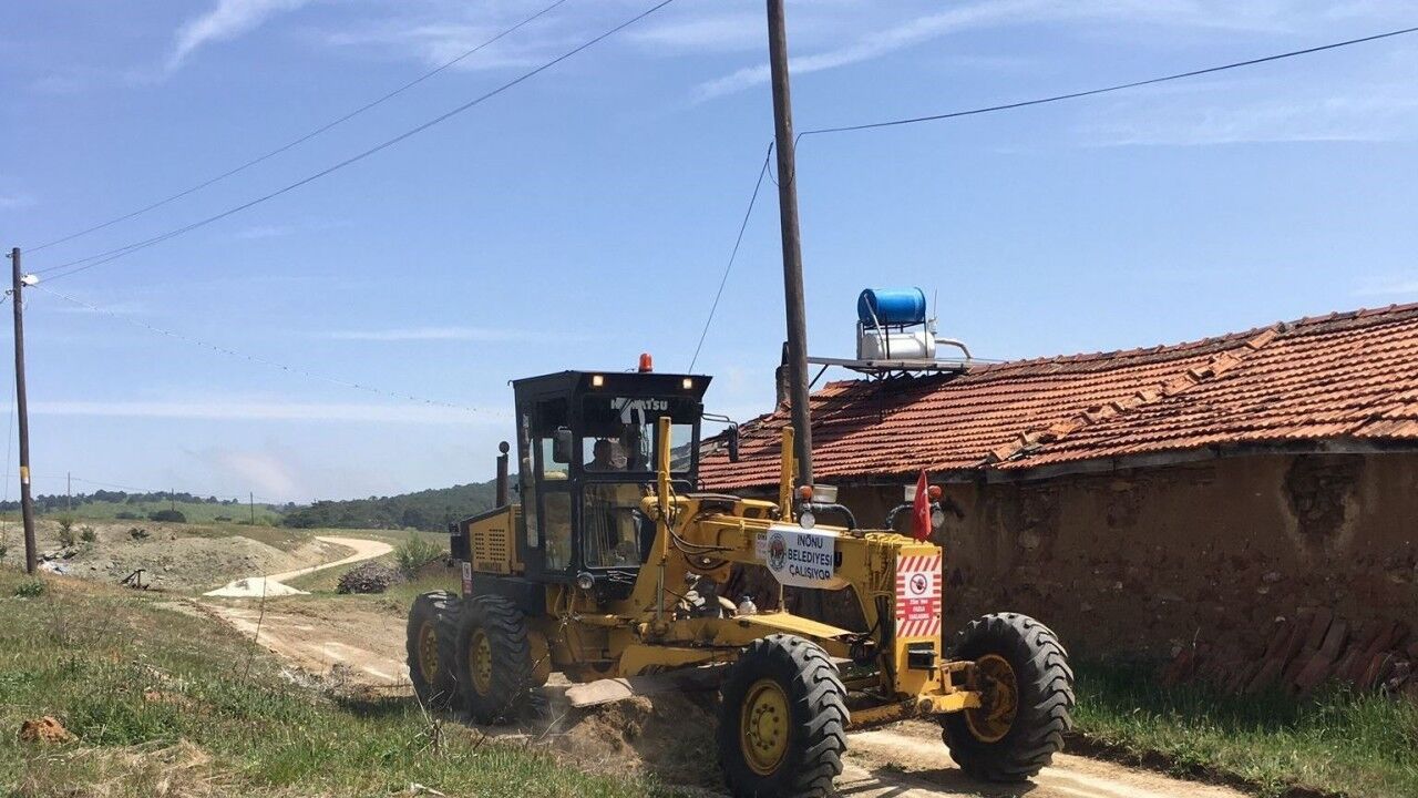 İnönü Belediyesi kilitli parke taşı döşeme çalışmalarıyla fark oluşturuyor