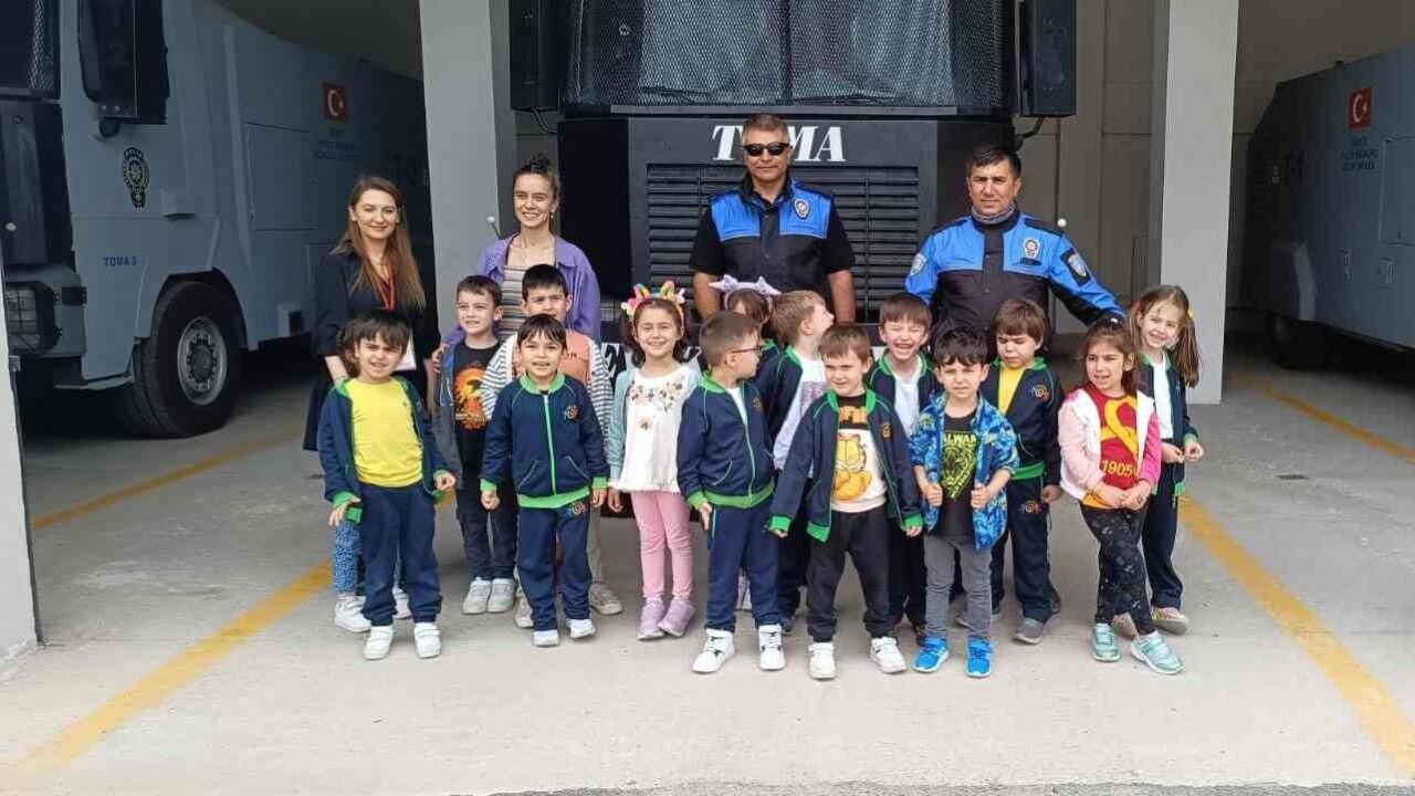 Polis ekipleri 172 öğrenci ile bir araya geldi