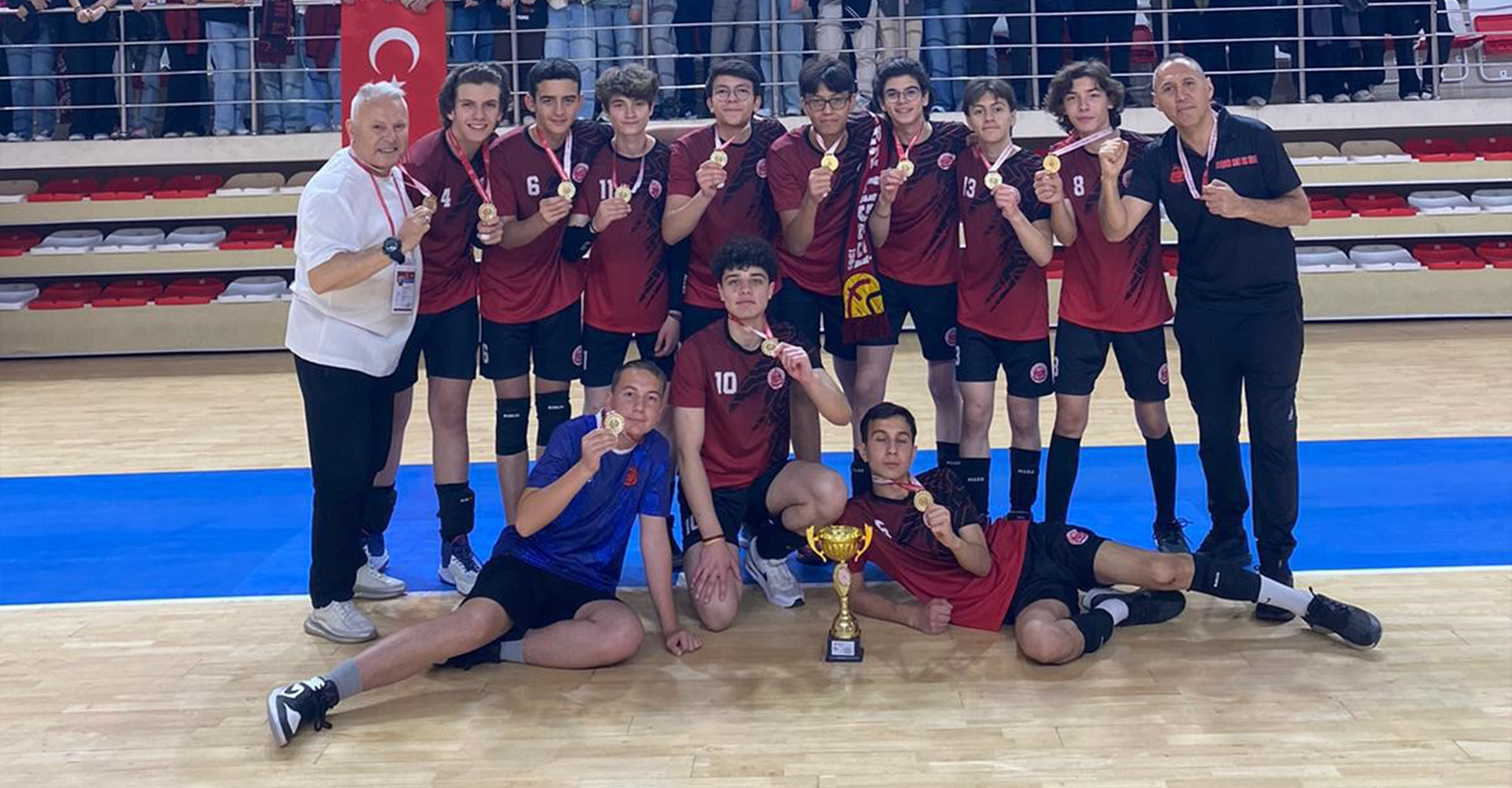 Eskişehir Fatih Fen Lisesi ‘Erkek Voleybol’ da şampiyon