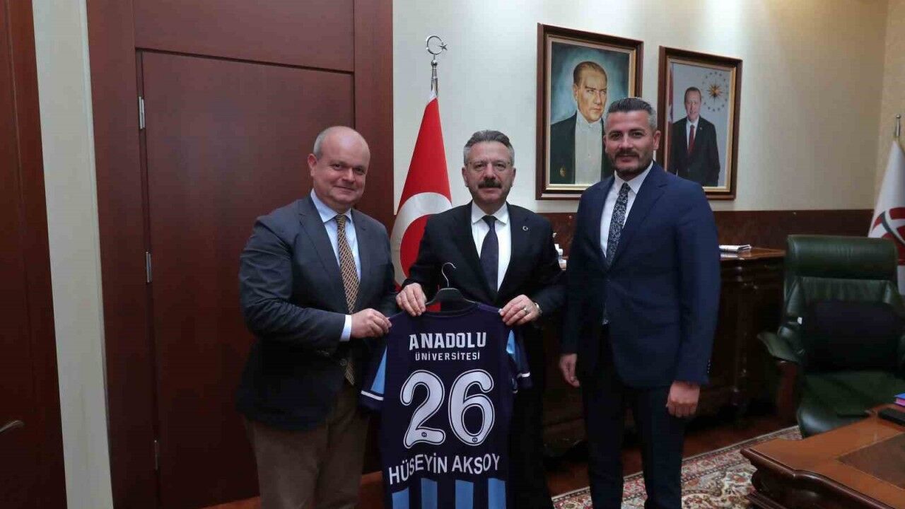 Anadolu Üniversitesi Spor Kulübü’nden Vali Aksoy’a ziyaret