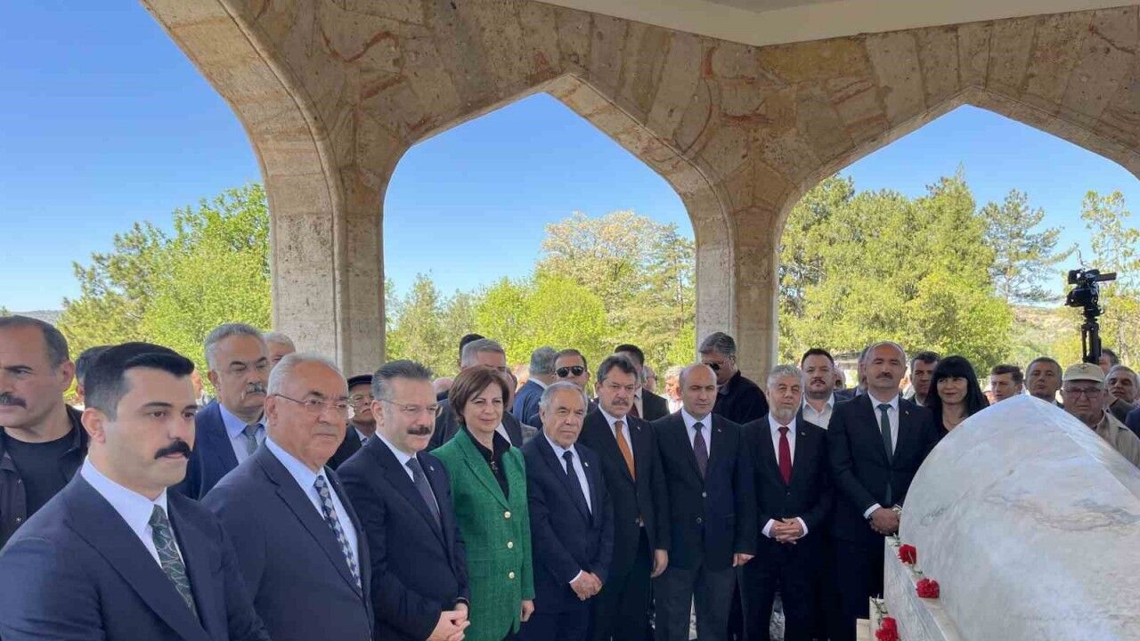 Yunus Emre, vefatının 703’üncü yılında kabri başında anıldı