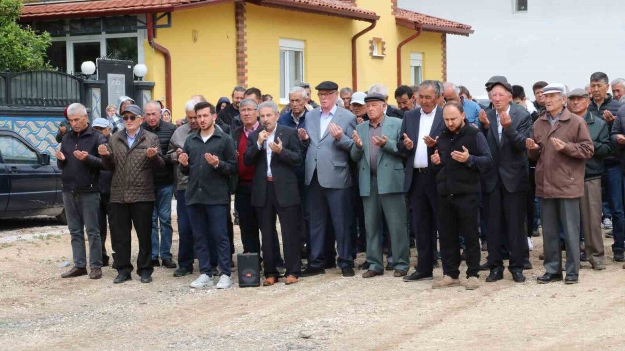 Başkan Kurt Yenikent ve Kalkanlı mahallesindeki yağmur dualarına katıldı