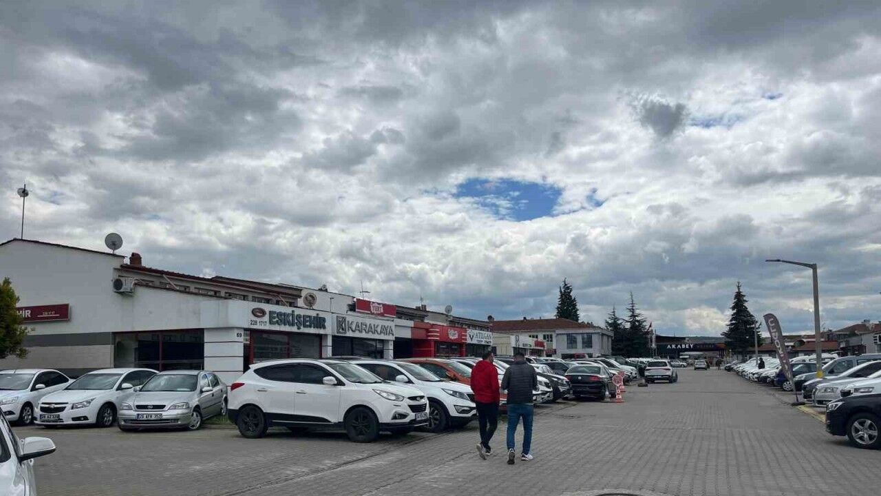 Hafta sonunda Eskişehir’deki oto galericiler boş kaldı