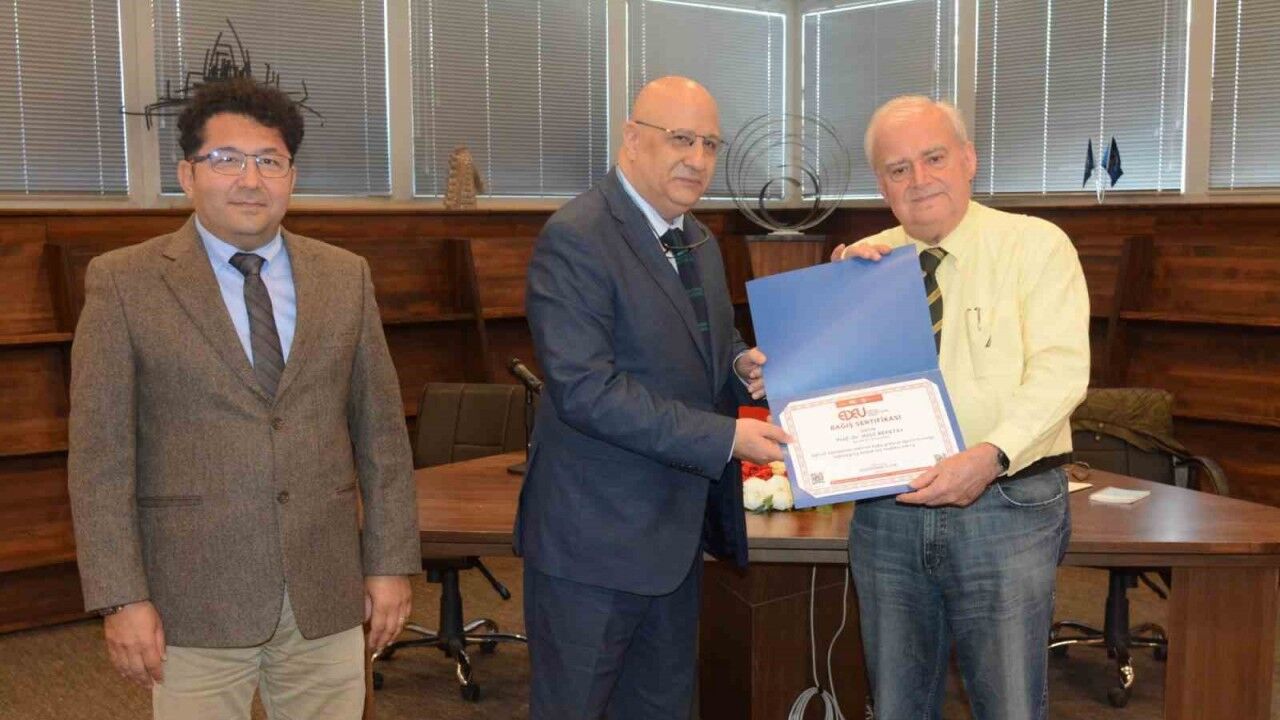 Anadolu Üniversitesi’nde kültür söyleşilerine Prof. Dr. Halil Berktay konuk oldu