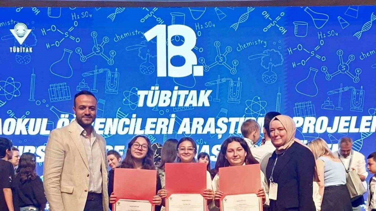 Vehbi Koç Ortaokulu öğrencilerinden bilimsel ve sportif başarı