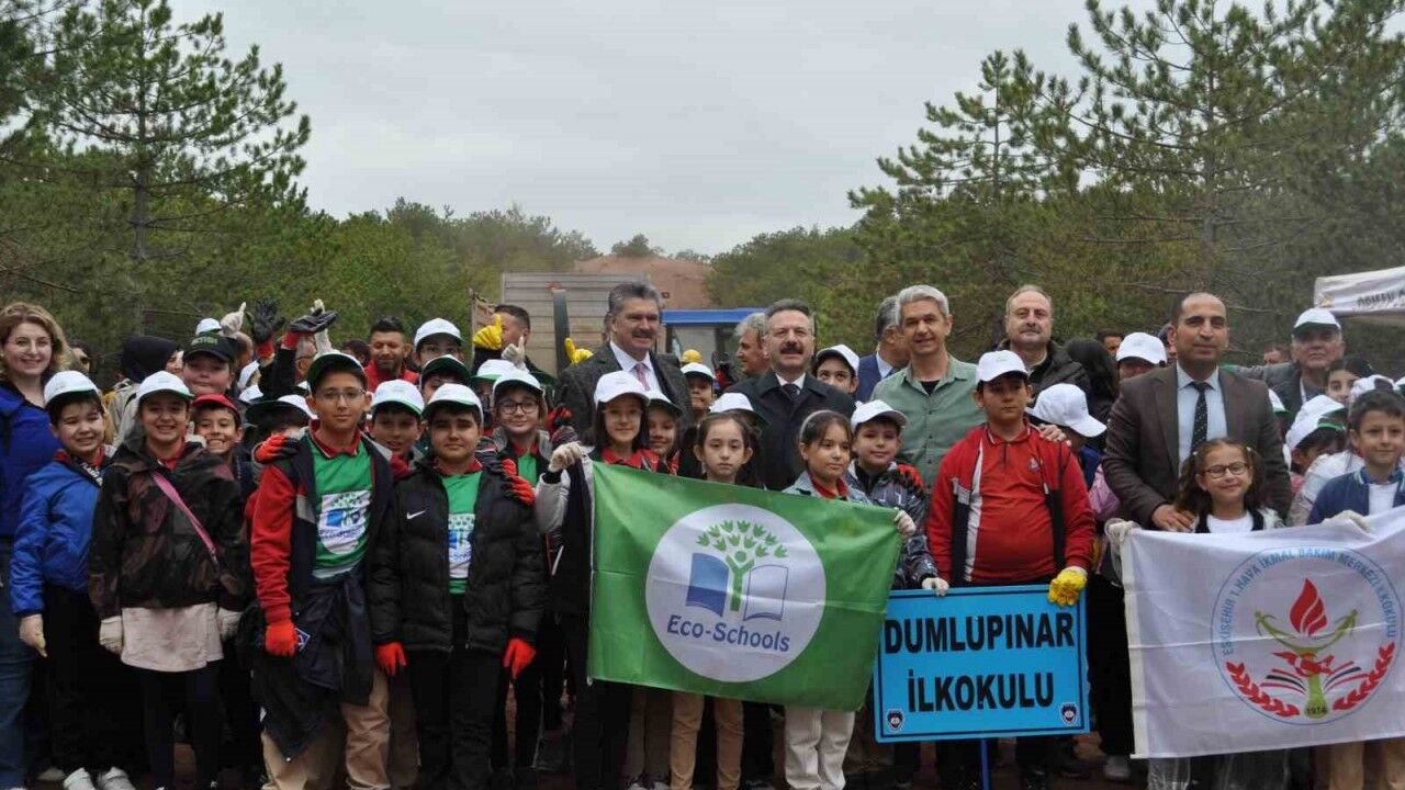 Eskişehir’de "Orman Benim" etkinliğinde, yangınlara neden olabilecek malzemeler toplandı