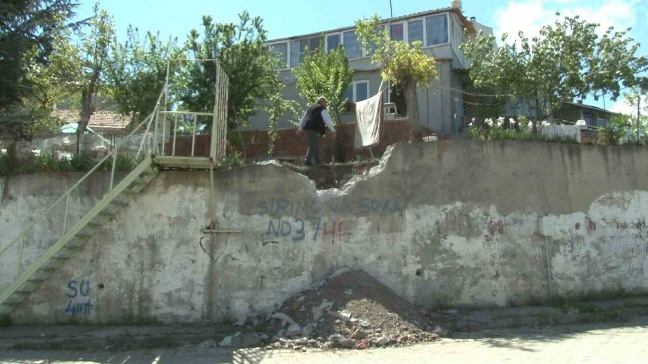Engelli kızını sırtında taşıyan 73 yaşındaki baba için bakanlık, valilik ve belediye harekete geçti