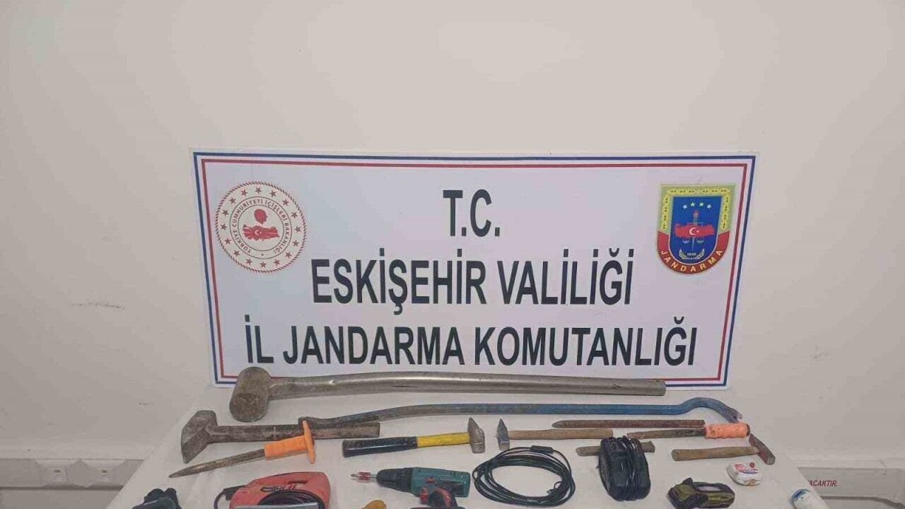 Jandarma ekiplerinden kaçak kazıya suçüstü