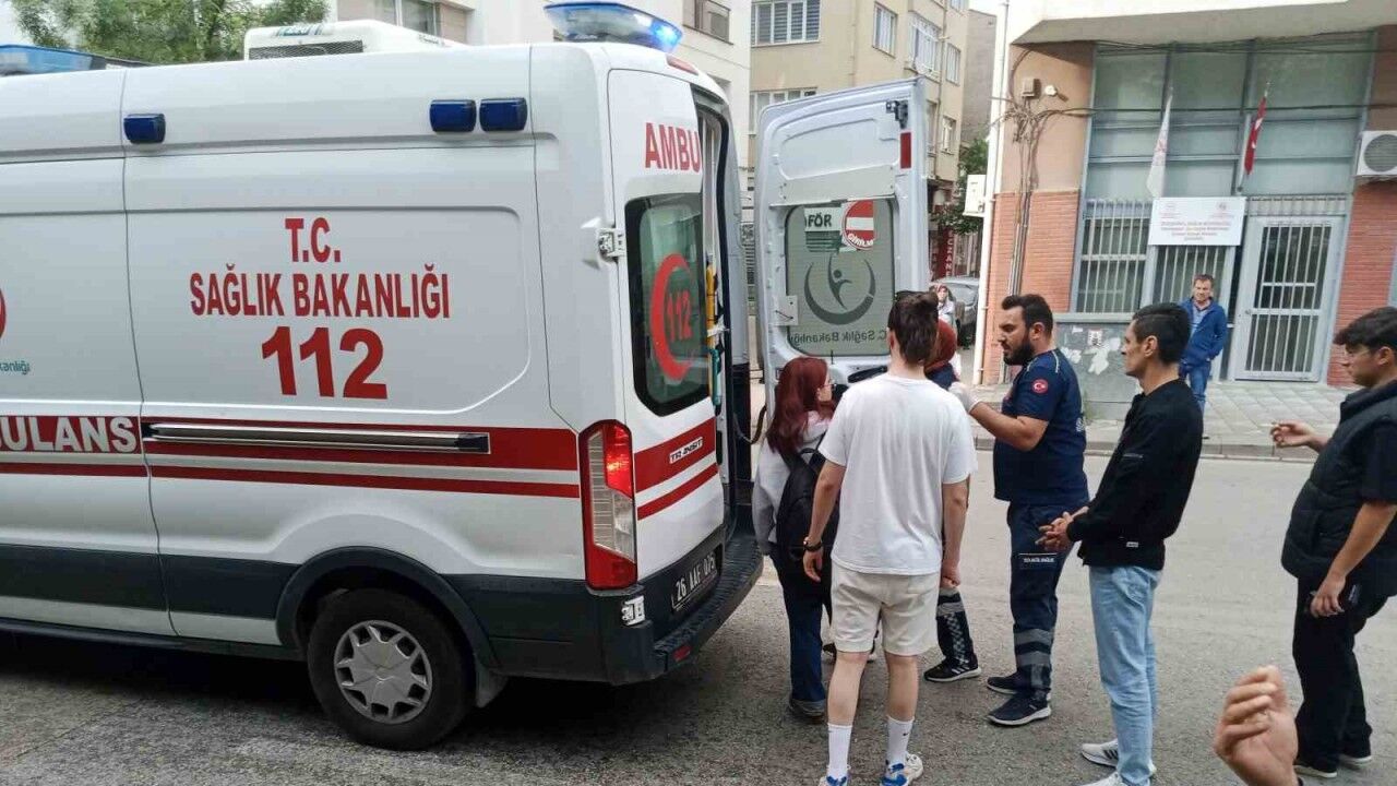 Motosiklet bisiklete çarptı: 2 yaralı