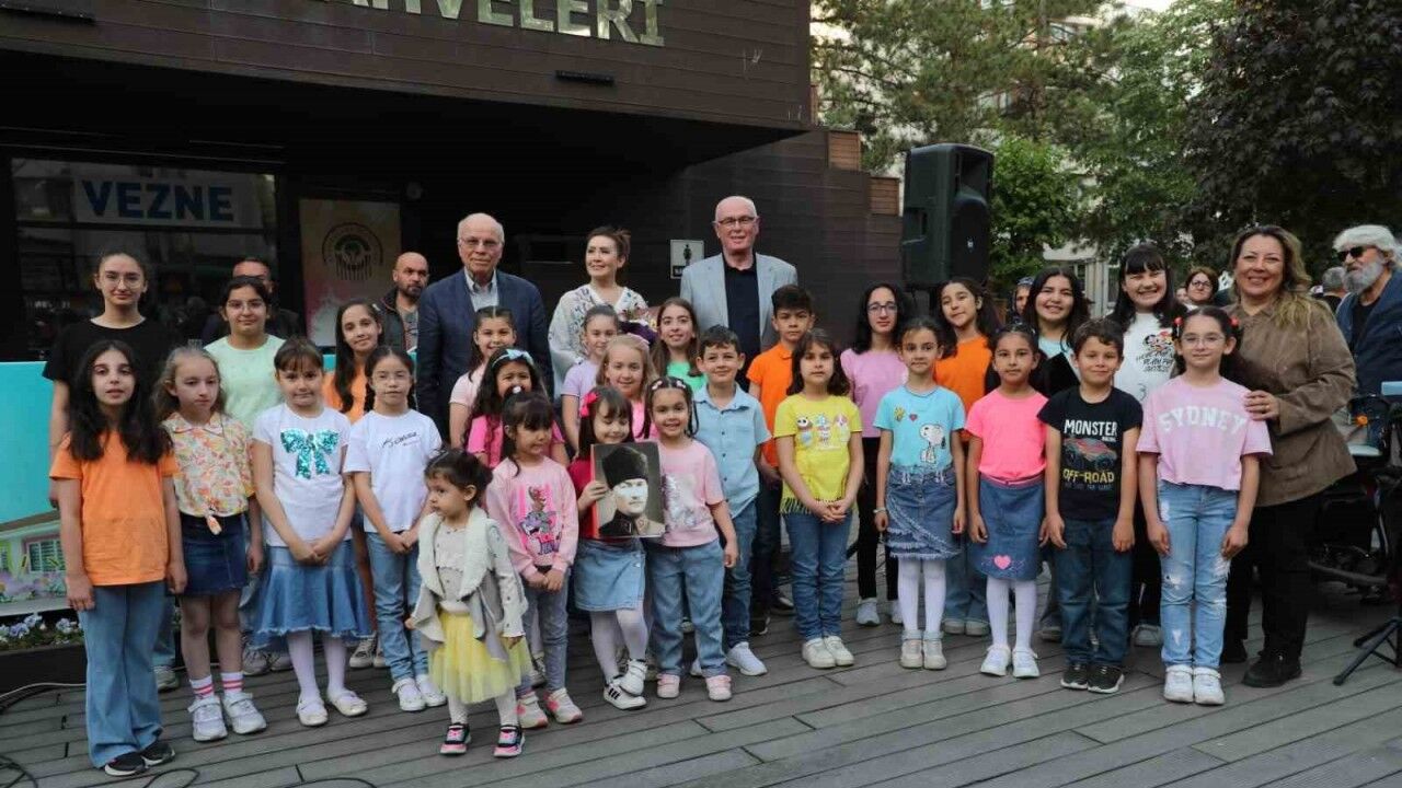 Çocuk korosu dinleyicilerden tam not aldı