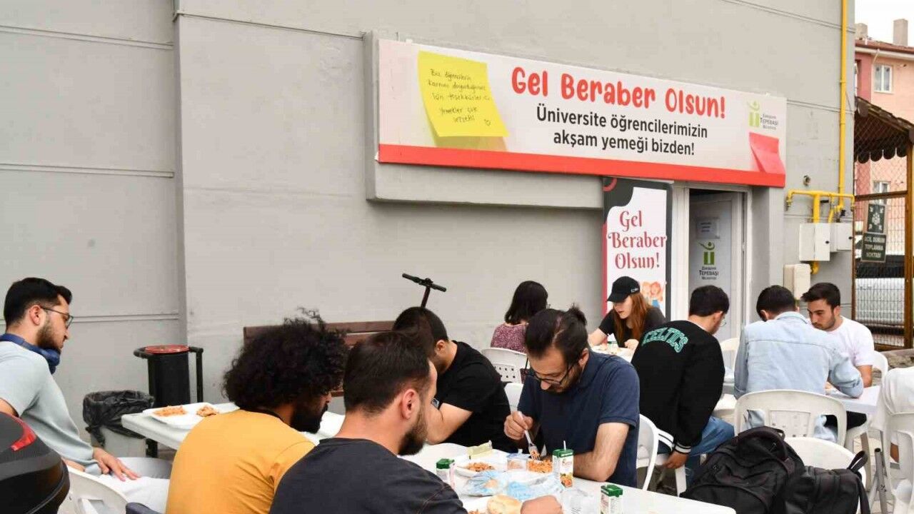 Üniversiteli öğrencilerden Başkan Ataç’a teşekkür