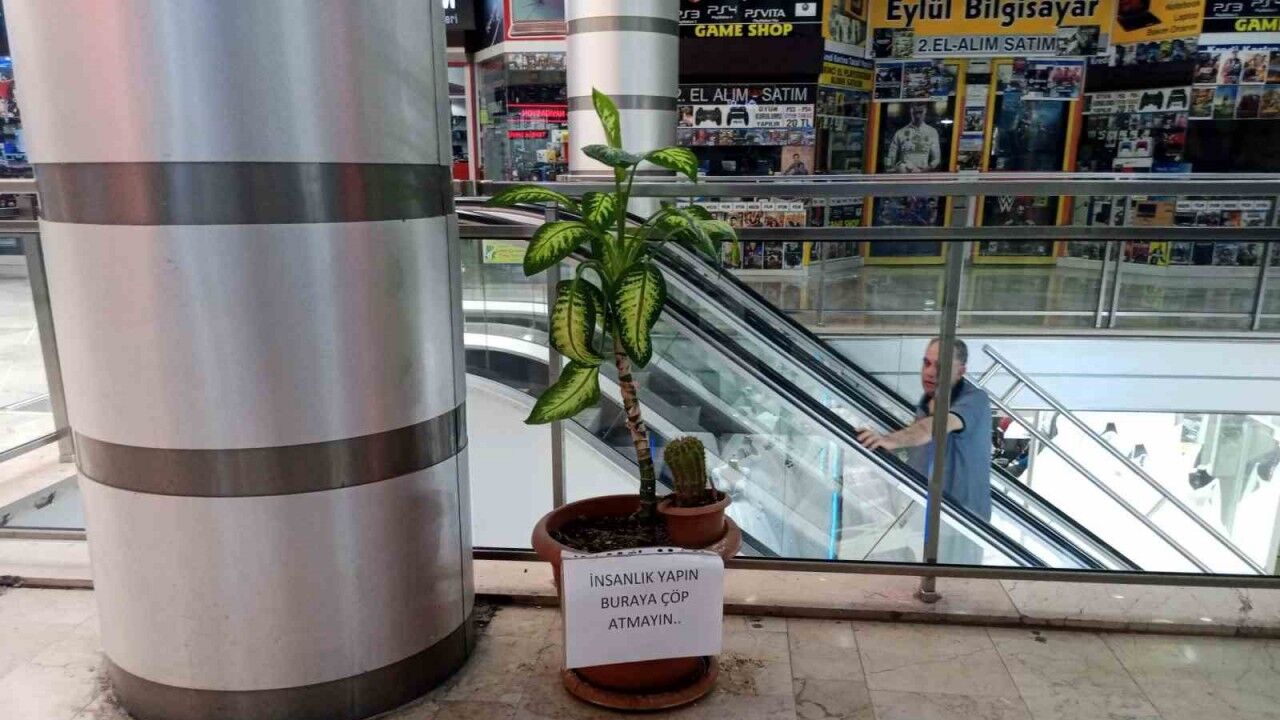 Saksıya çöp atan vatandaşlara esnaftan duyarlılık çağrısı