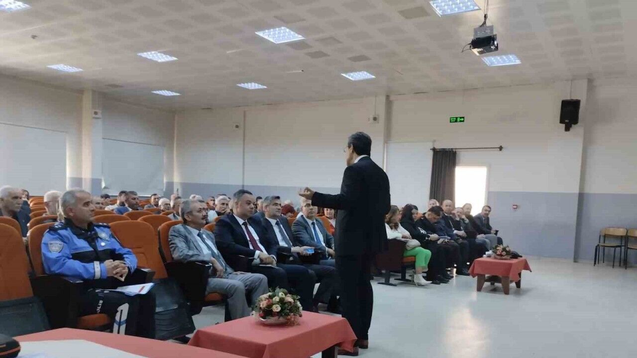 Polis ekipleri muhtarların ve vatandaşların sorunlarını dinledi