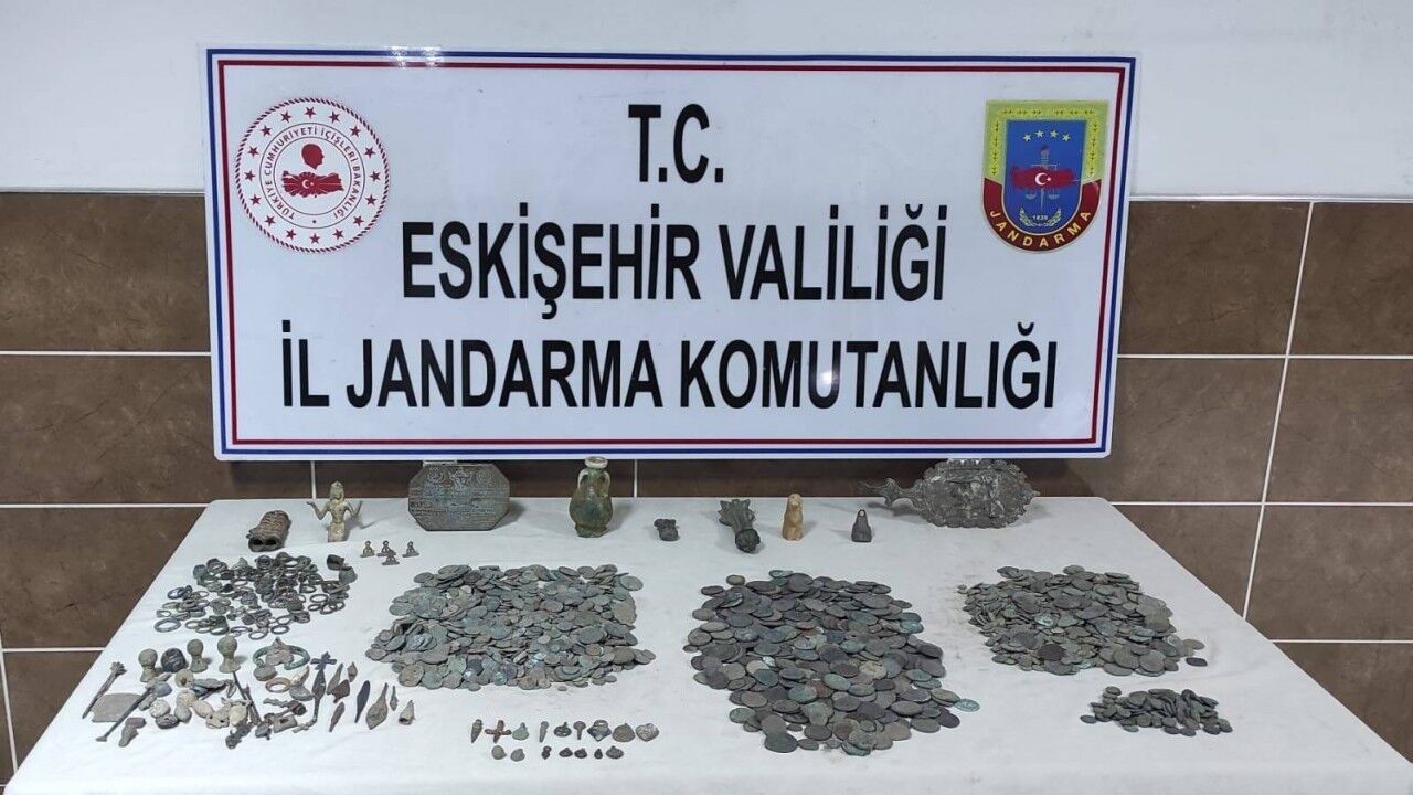 Jandarma ekipleri bin 866 adet tarihi eser ele geçirdi