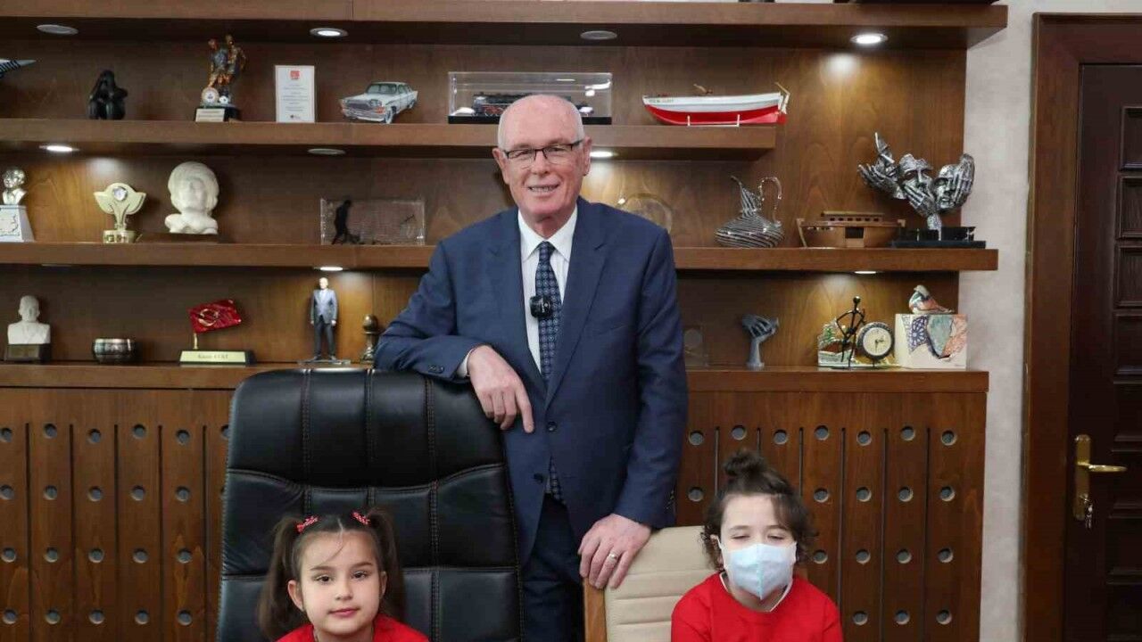 Başkan Kurt’un makamı çocuklara emanet