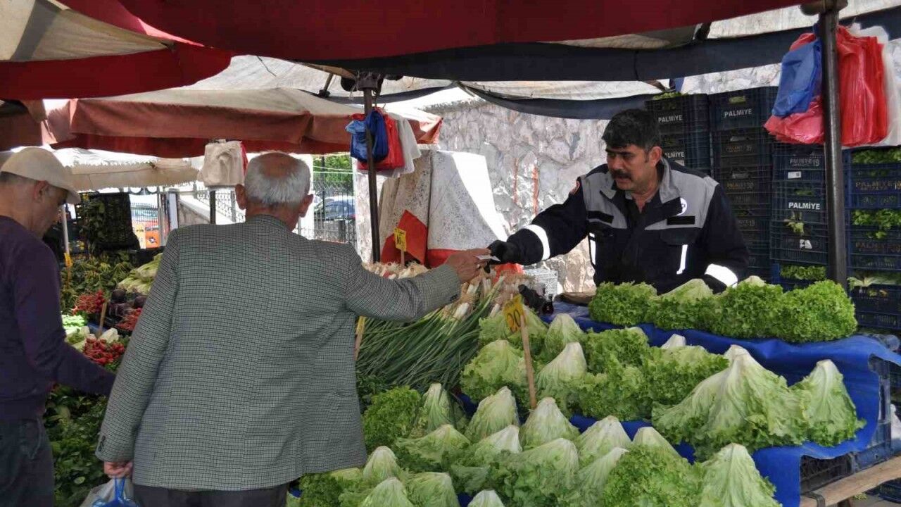 Sıcaklıkların artmasıyla pazar tezgâhlarında fiyatlar yarıya kadar düştü