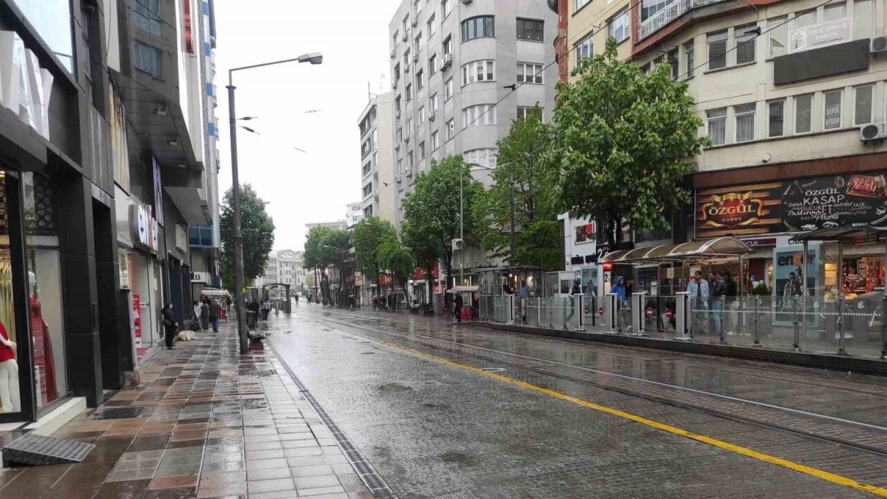 Yağmur, vatandaşların hafta sonu gezisine engel oldu