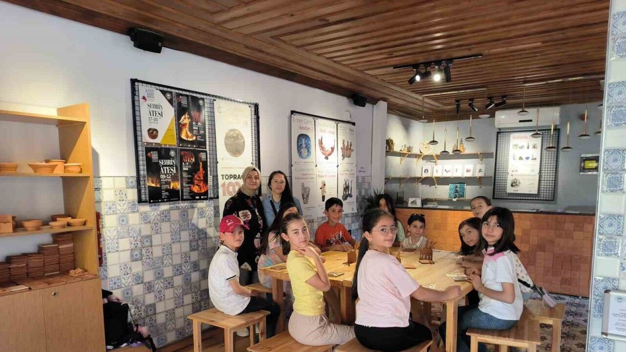 Öğrencilerden Şehrin Ateşi Seramik Galerisi’ne ziyaret