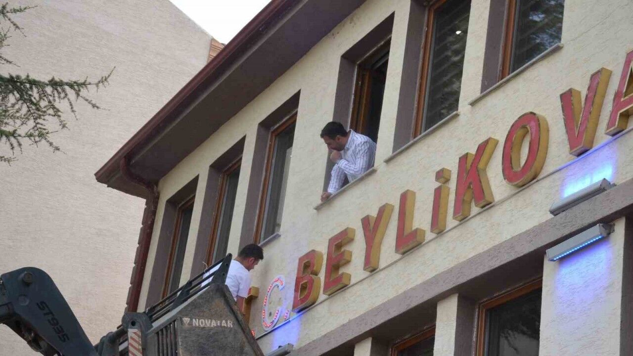 Beylikova Belediyesi tabelasına ’T.C.’ ibaresi eklendi