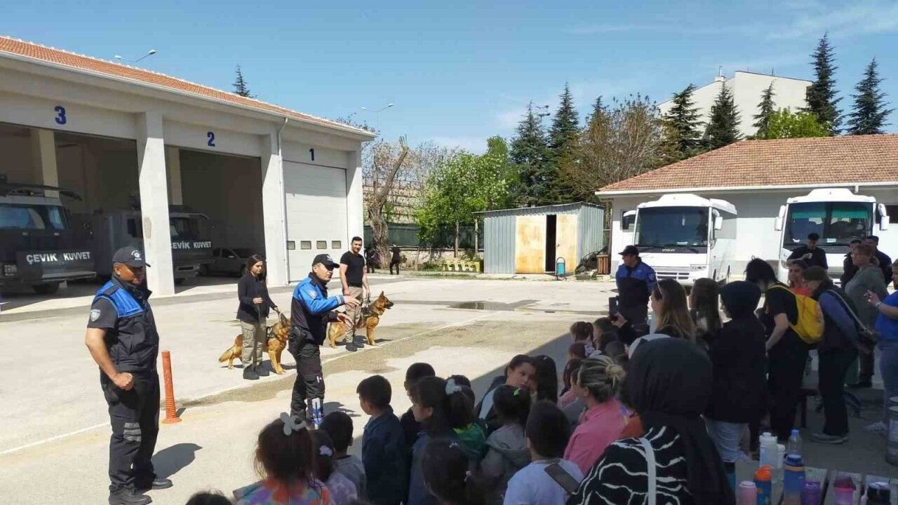 Minik öğrencilerden İl Emniyet Müdürlüğü’ne ziyaret