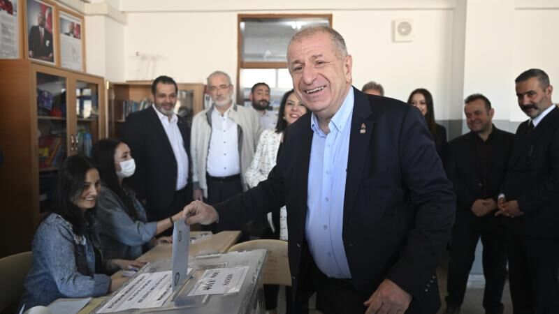 Ümit Özdağ oyunu Ankara'da kullandı