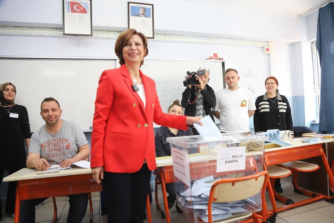 Ayşe Ünlüce, Melahat Ünügür Ortaokulu’nda oyunu kullandı